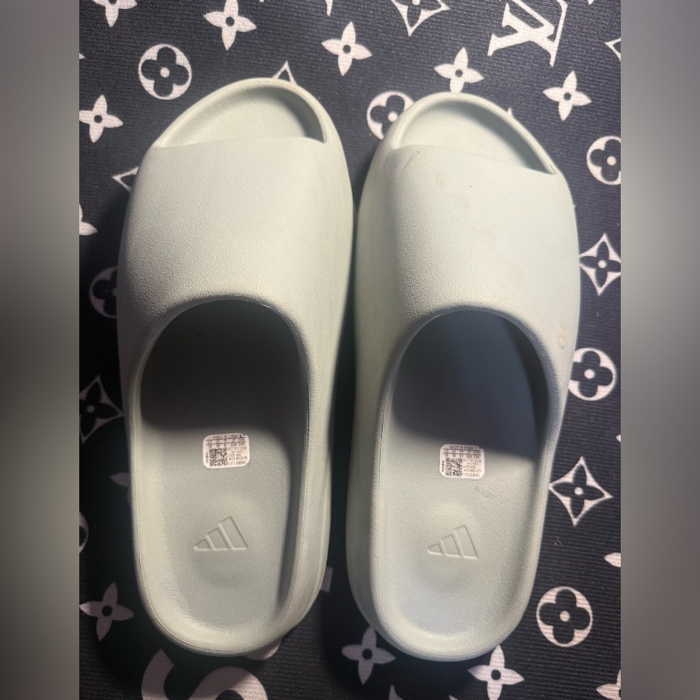 Yeezy Slides salt size 15 used